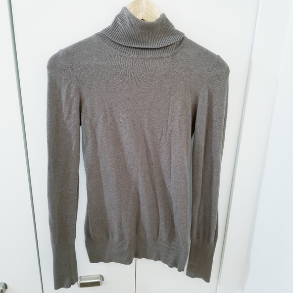 3/$45 Urban Behavior | Grey Tan Cotten Turtleneck Top Sweater - Picture 1 of 5